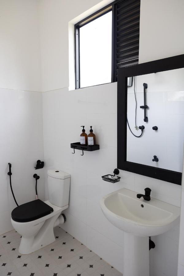 Spindrift Hostel Madiha (Adults Only) 마타라 외부 사진
